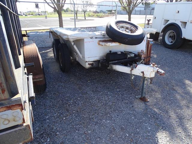 1986 8' DUMP TRAILER