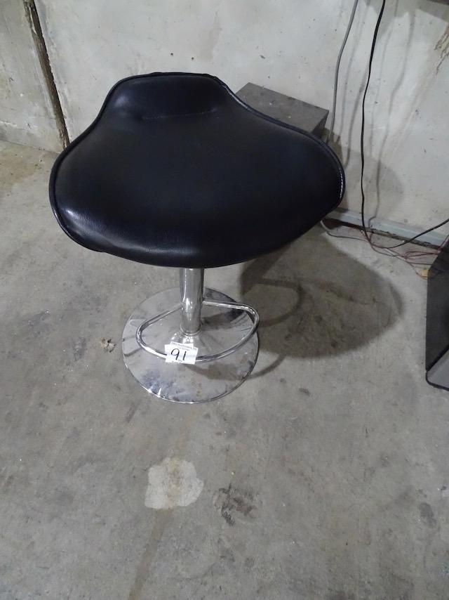 SHOP STOOLS (X2)