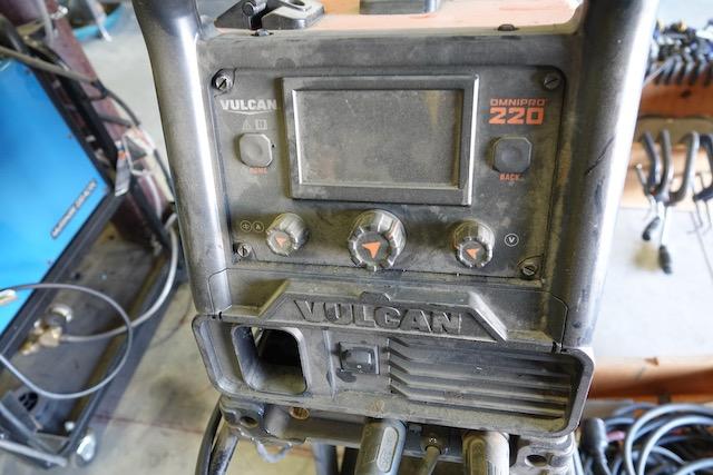 OMNI PRO 220 VULCAN WIRE WELDER W/SPOOL GUN & BOTTLE