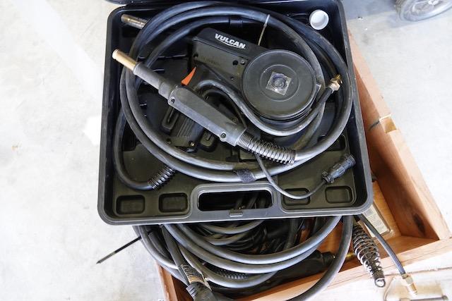OMNI PRO 220 VULCAN WIRE WELDER W/SPOOL GUN & BOTTLE