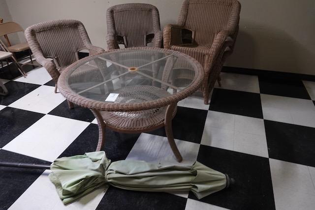 PATIO SET W/6 CHAIRS, TABLE & UMBRELLA