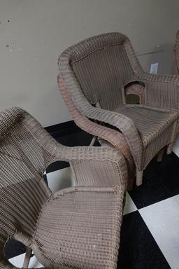 PATIO SET W/6 CHAIRS, TABLE & UMBRELLA