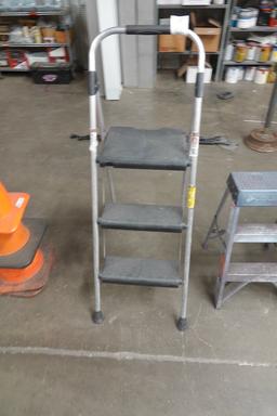 STEP LADDER