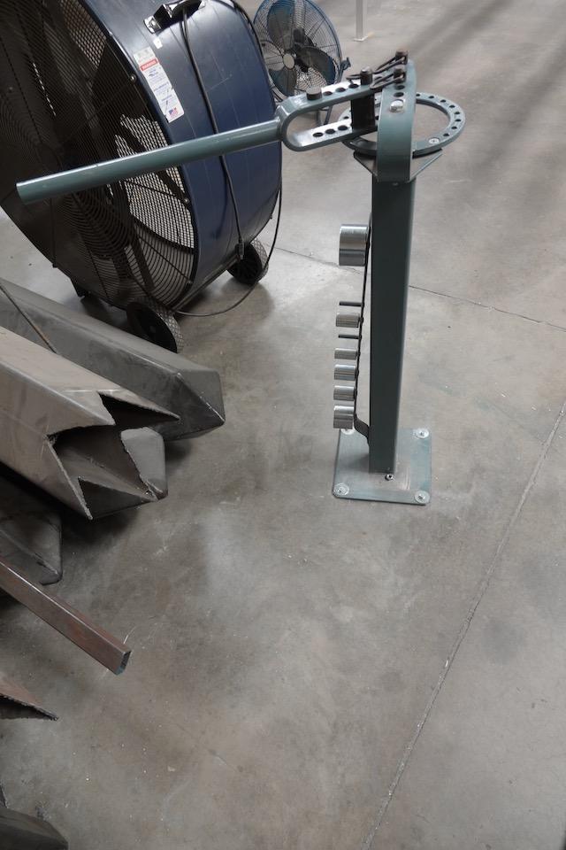 COMPACT FLOOR BENDER