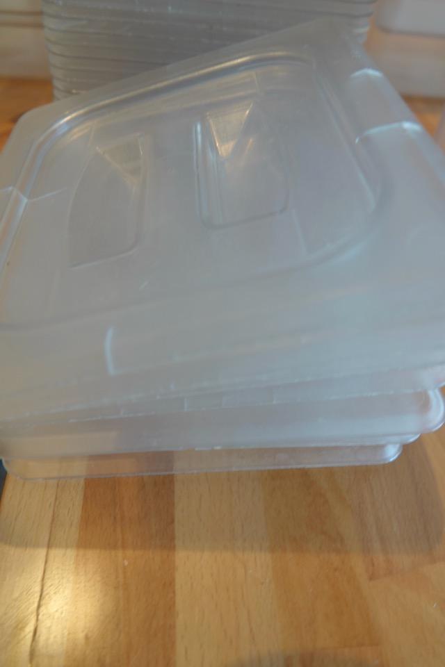 DRY STORAGE TUBS W/LIDS (X17)