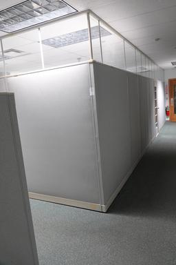10 DESK CUBICLE ENCLOSURE W/MEDIA ROOM X1
