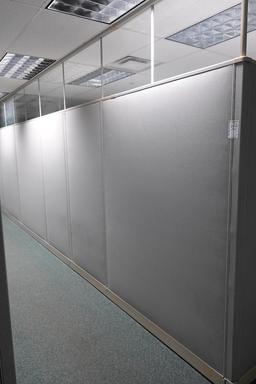 10 DESK CUBICLE ENCLOSURE W/MEDIA ROOM X1