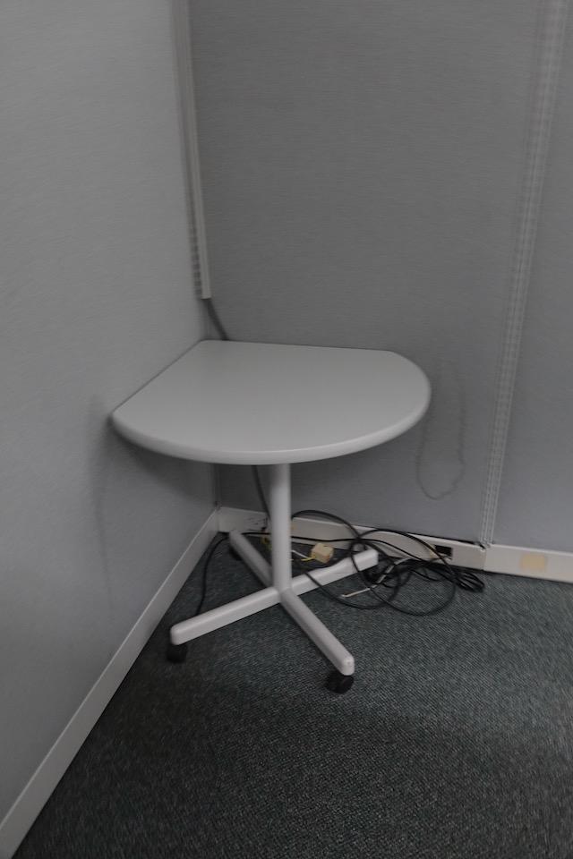 10 DESK CUBICLE ENCLOSURE W/MEDIA ROOM X1