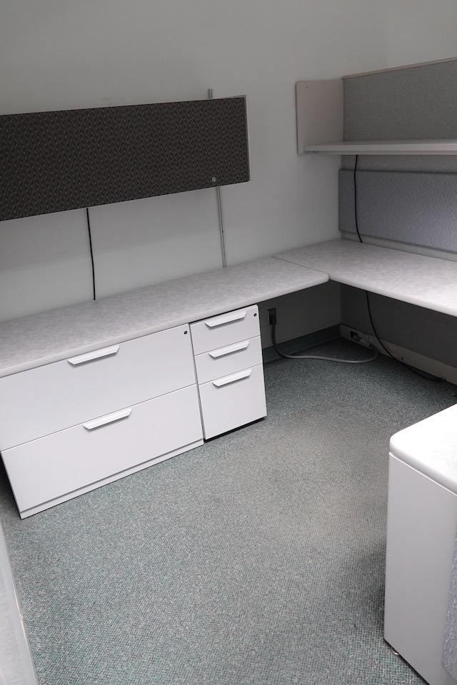 10 DESK CUBICLE ENCLOSURE W/MEDIA ROOM X1