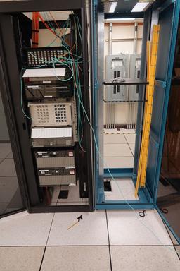 IT RACKS & COMPONENTS X1