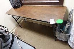 FOLDING TABLE