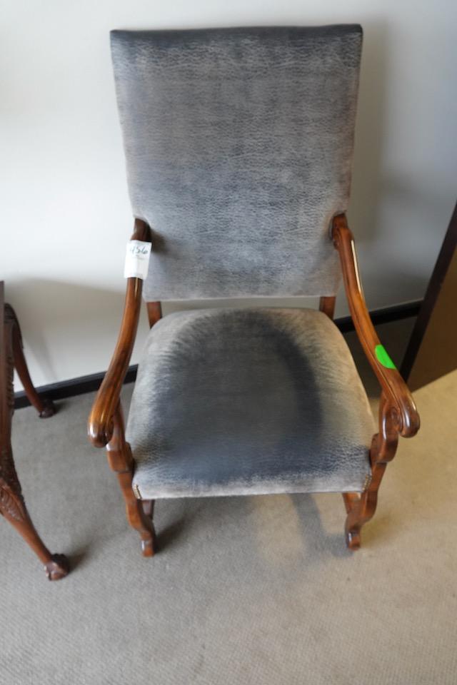CHAIRS (X2)