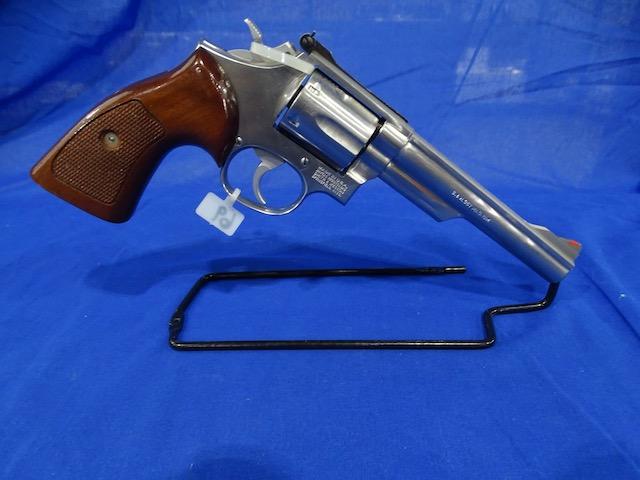 SMITH & WESSON .357 MAGNUM REVOLVER 6 SHOT MOD: 66-2 S/N: 6889X