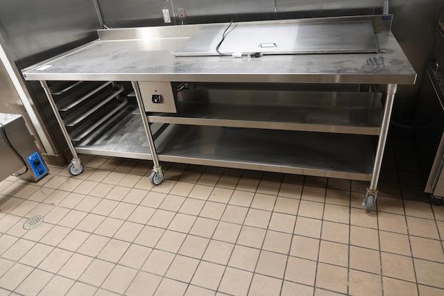ROLLING WARMER TABLE