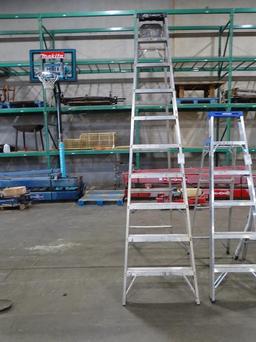 LOUISVILLE 10' STEP LADDER