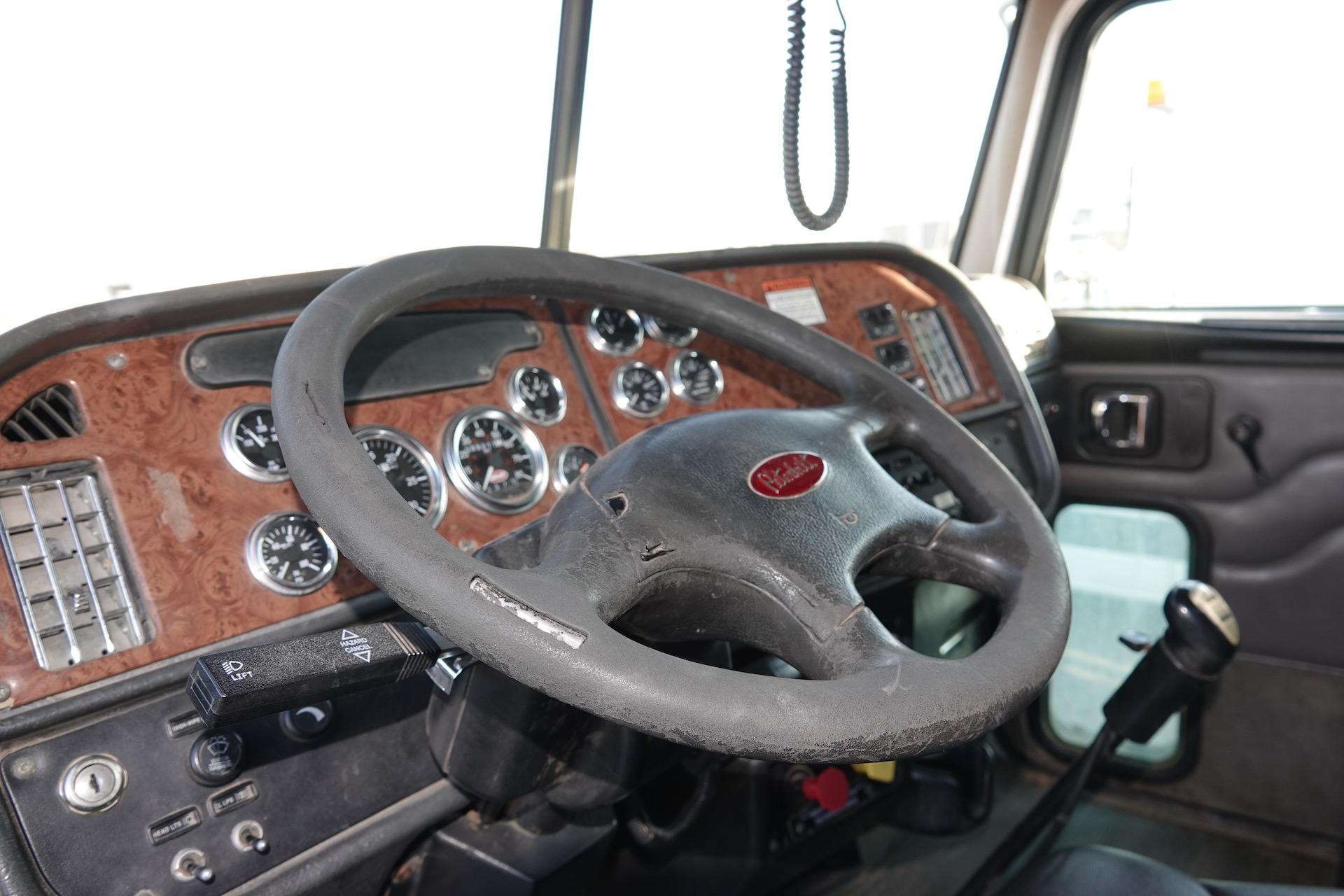 2005 PETERBILT 379