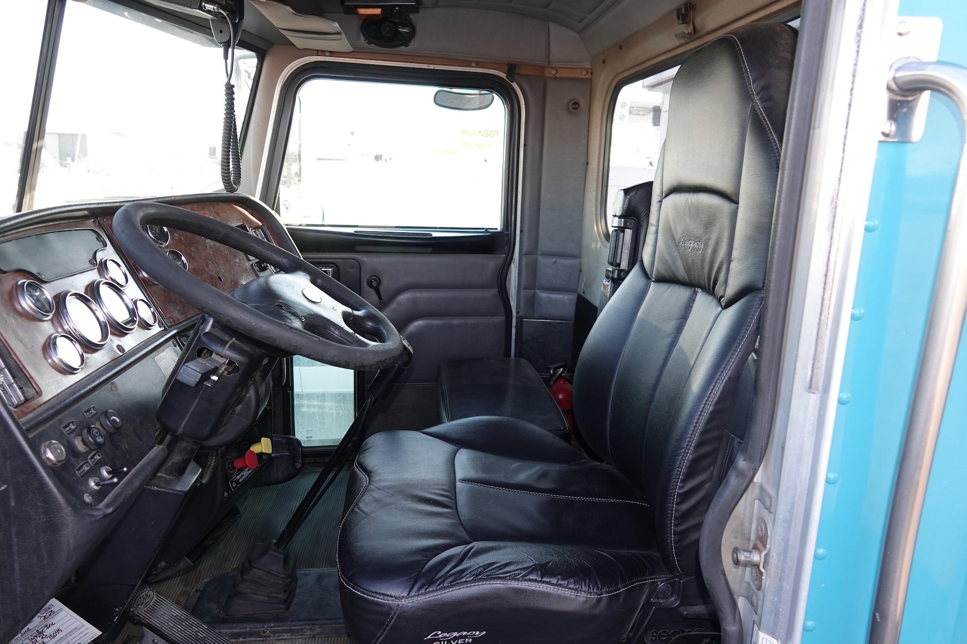 2005 PETERBILT 379
