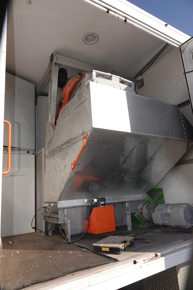2017 HINO 338 BOX