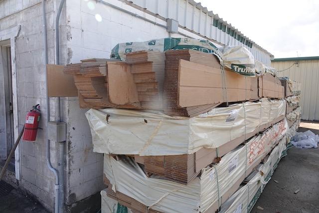 BUNDLE OF SIDING APPROX 252 PCS X1
