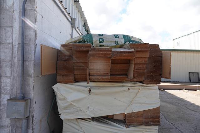 BUNDLE OF SIDING APPROX 252 PCS X1
