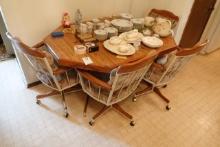 DINING TABLE W/CHAIRS