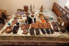 LOT OF AFRICAN AND IRANIAN DÉCOR