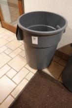BRUTE TRASH CAN