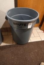 BRUTE TRASH CAN