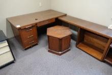 DESK W/RETURN & CABINETS X1