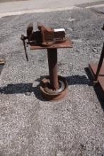 VISE ON A STAND