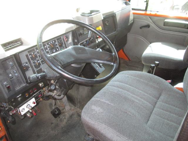 2001 INTL 4900 DUMP