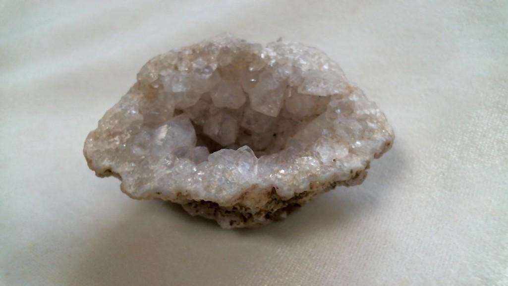 Faint purple quartz 1/ Geode mineral specimen Purple quartz crystal specimen APPRAISED VALUE $20.00
