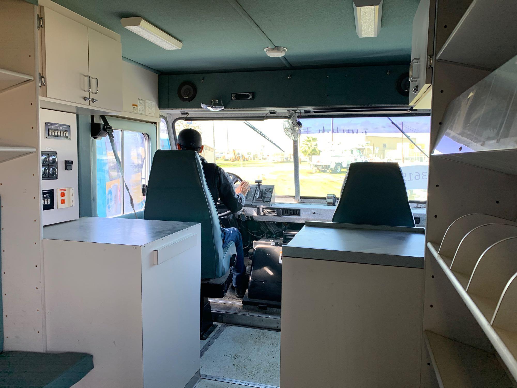 2001 FREIGHTLINER MT55