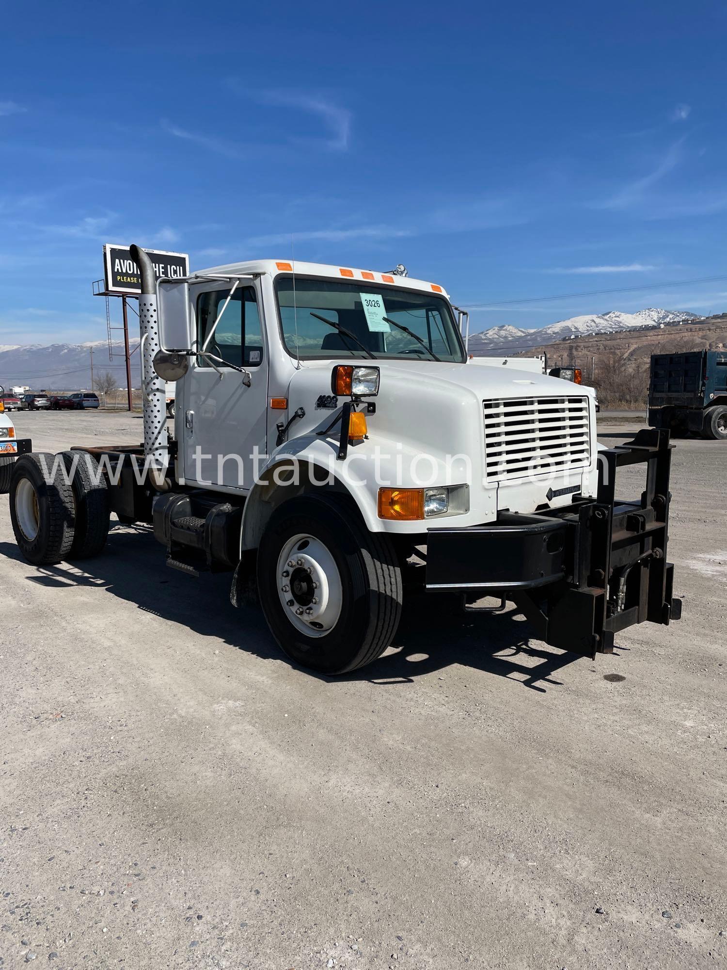 1996 INTL 4900 CAB & CHAS
