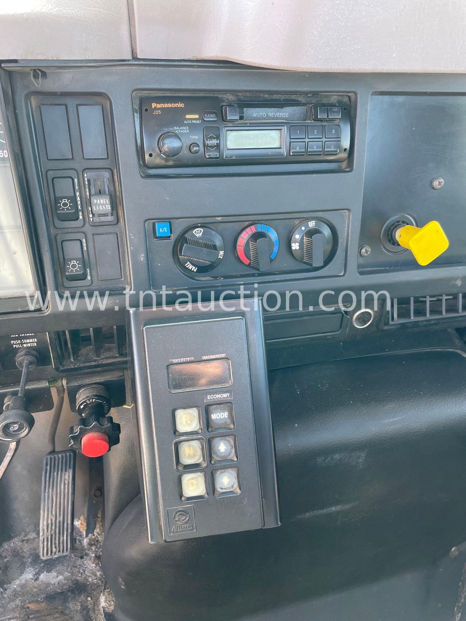 1996 INTL 4900 CAB & CHAS