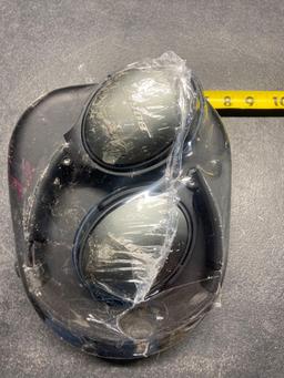 2 BOSE HEADPHONES
