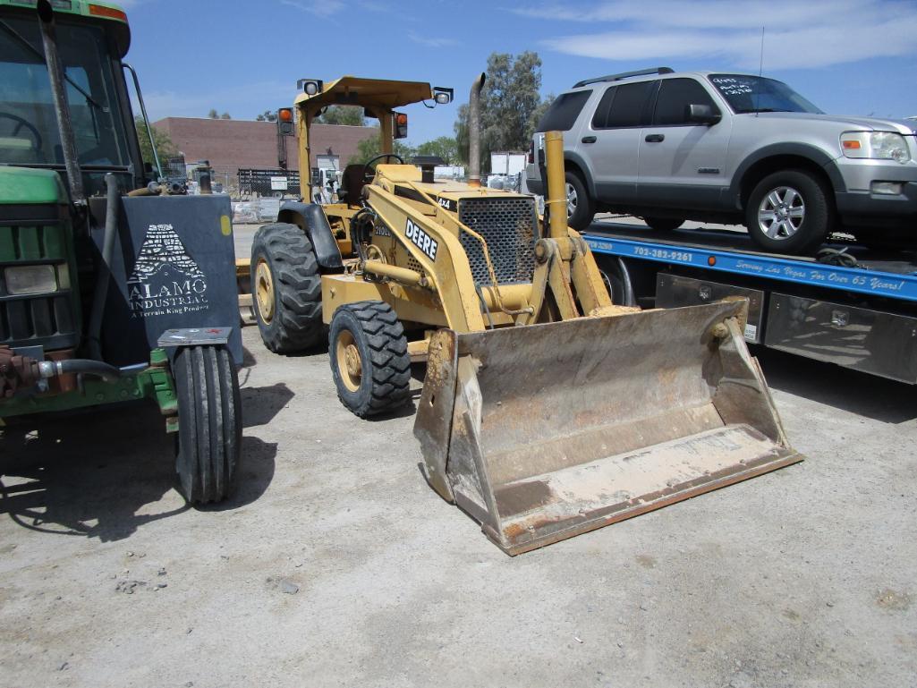 JOHN DEERE 210LE LOADER