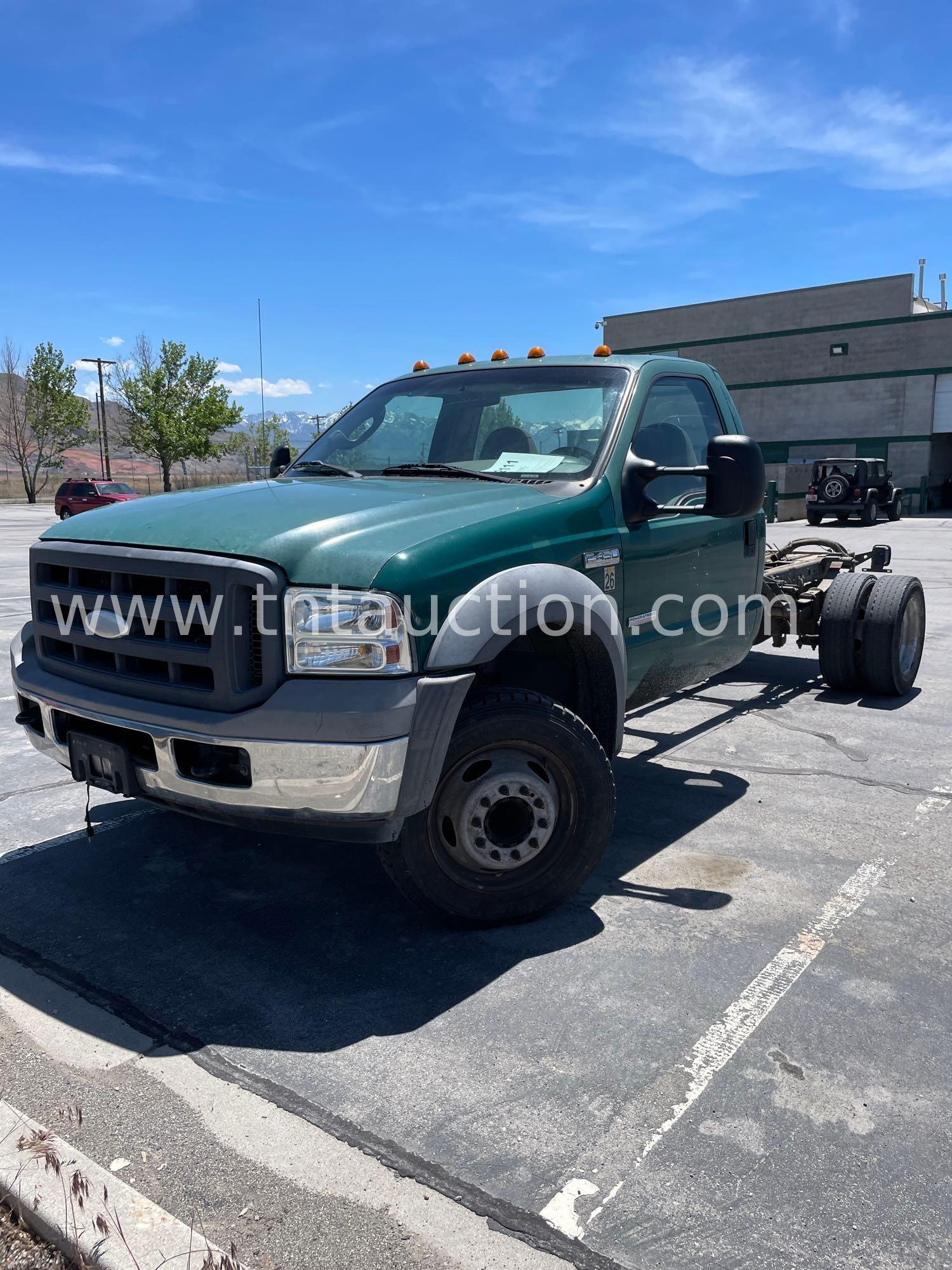 2005 FORD F450 CAB & CHAS