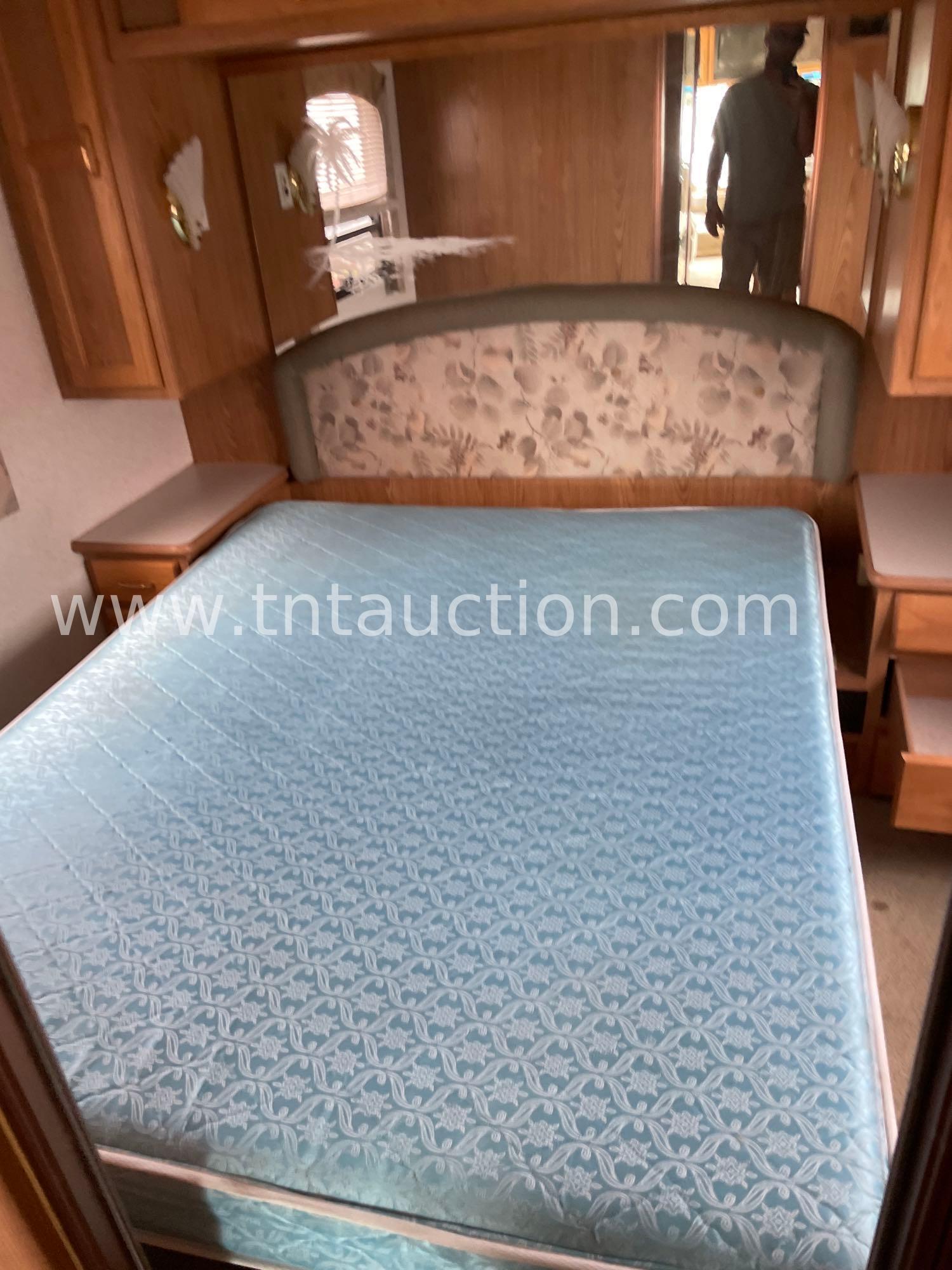 1999 CHEV MOTORHOME