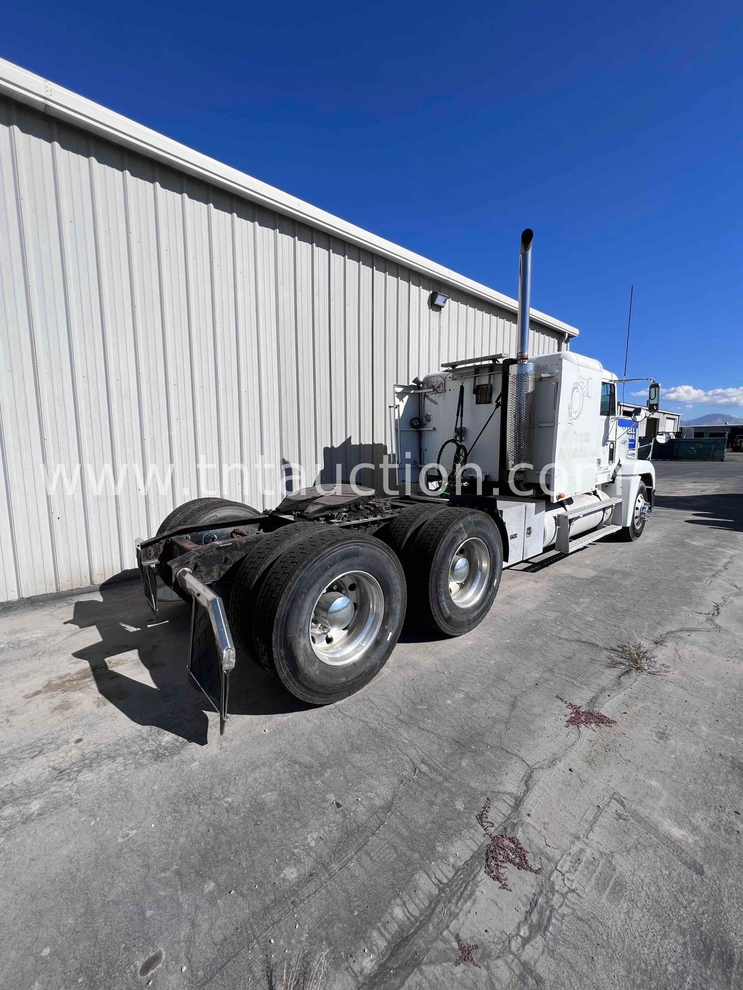 2000 Freightliner Tractor