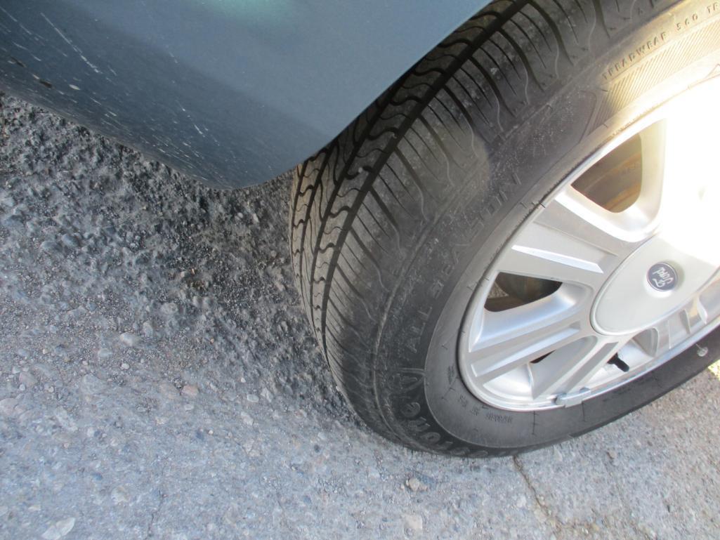 2005 Ford Taurus