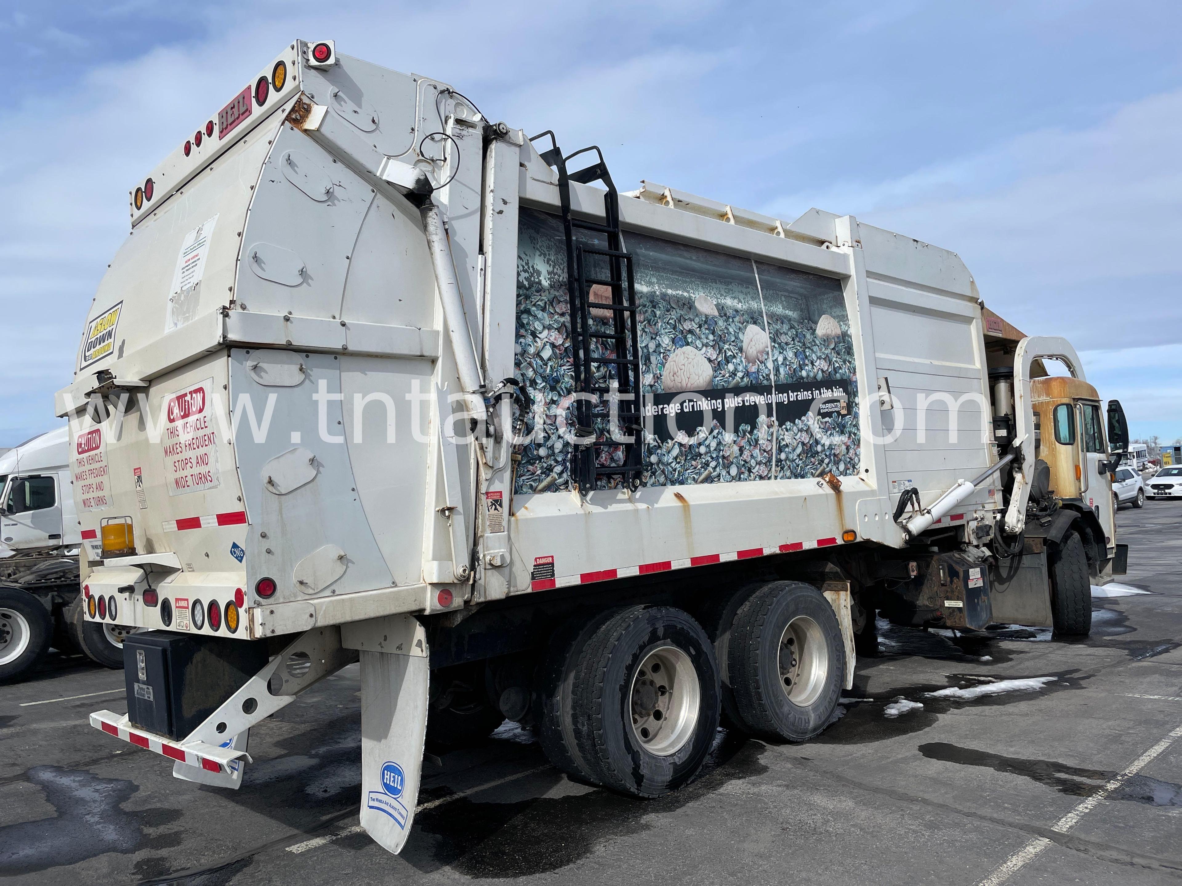 2015 Peterbilt Garbage Truck