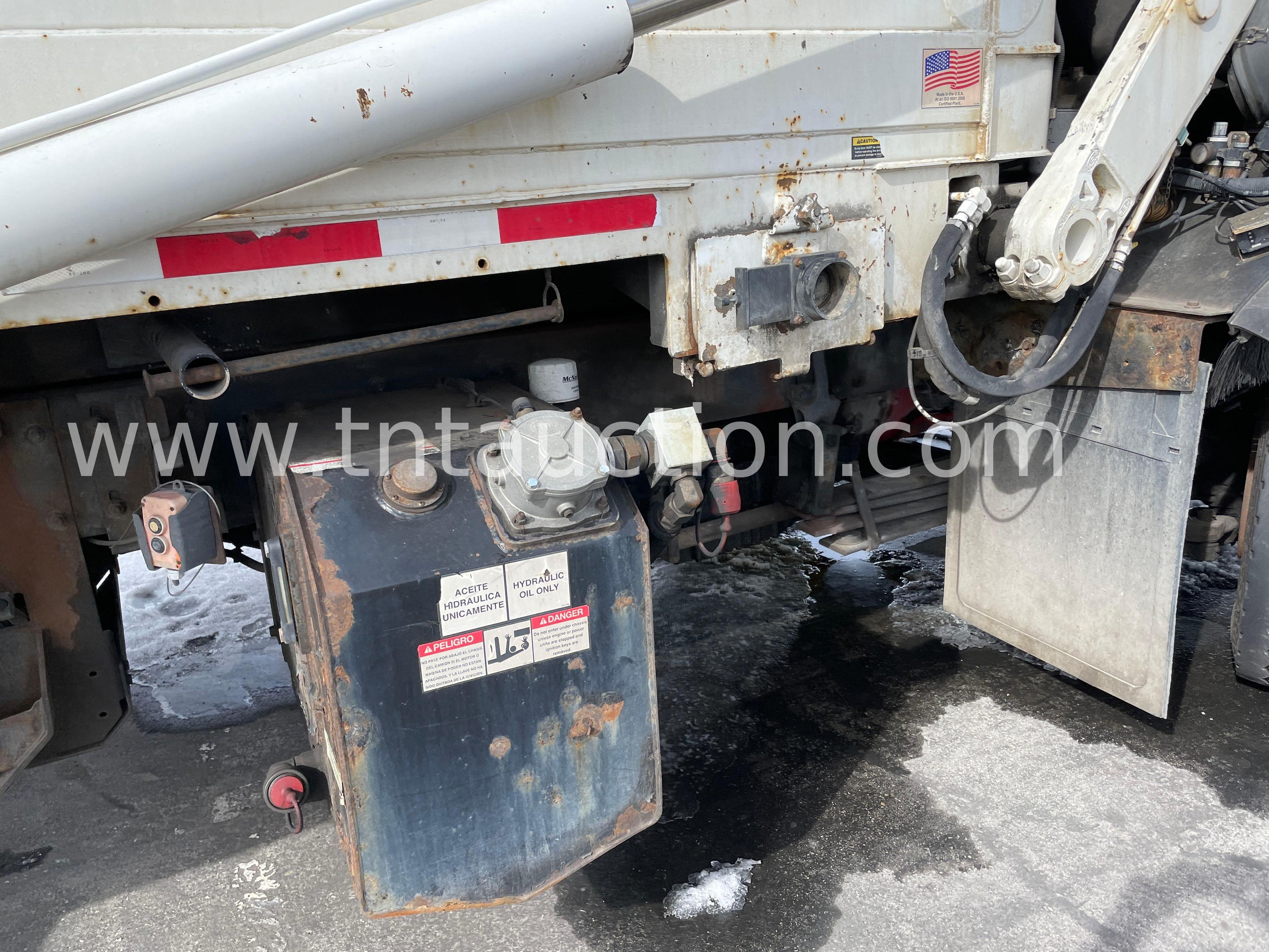 2015 Peterbilt Garbage Truck