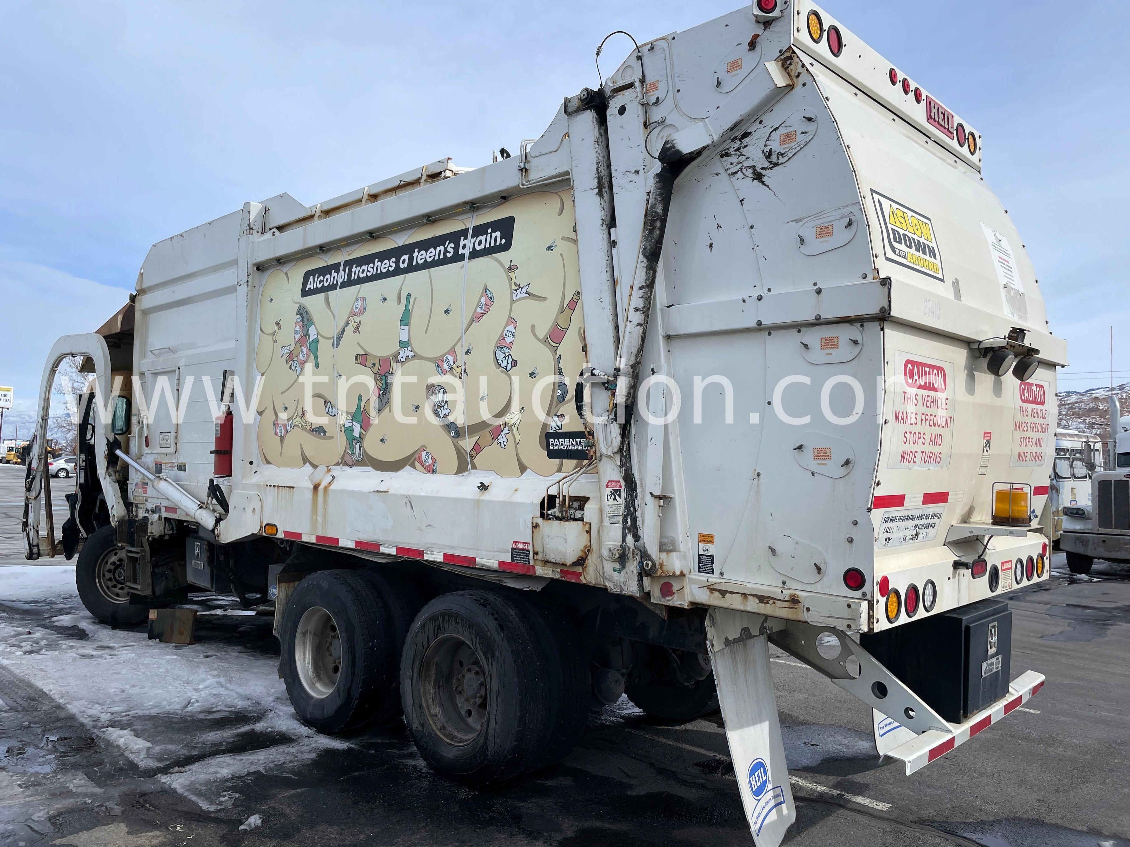 2015 Peterbilt Garbage Truck