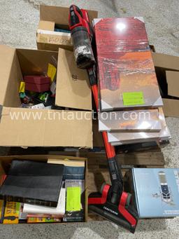 Pallet w/ airport lost and found