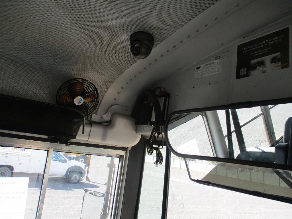 2005 Thomas 71 Pass. Bus