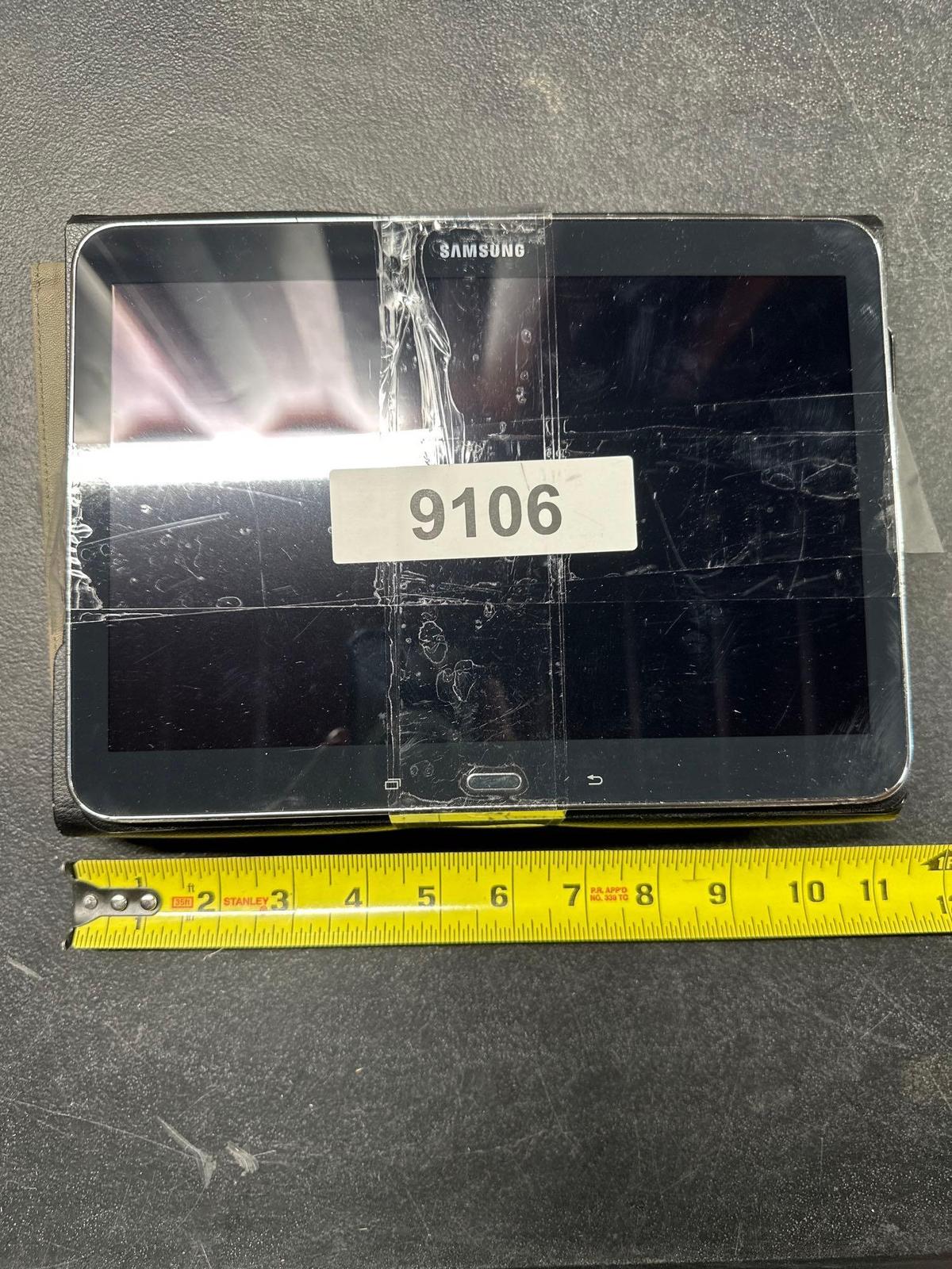 5 SAMSUNG TABLETS