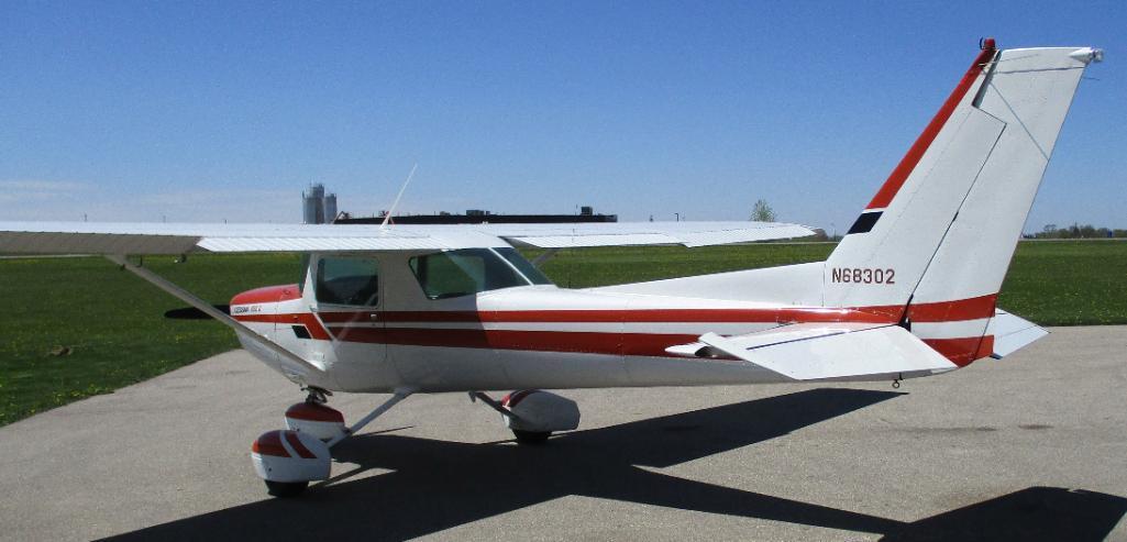At auction is a 1978 Cessna 152 II, Registration No. N68302, Engine Lycoming Series (4 Cycle), 115