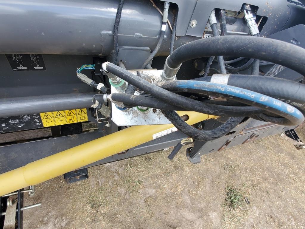Massey Ferguson 9250 Draper Head , 40 Ft., Dynafles, Fore/Aft, $13,000 Spent on Bearings/Wobble Box/