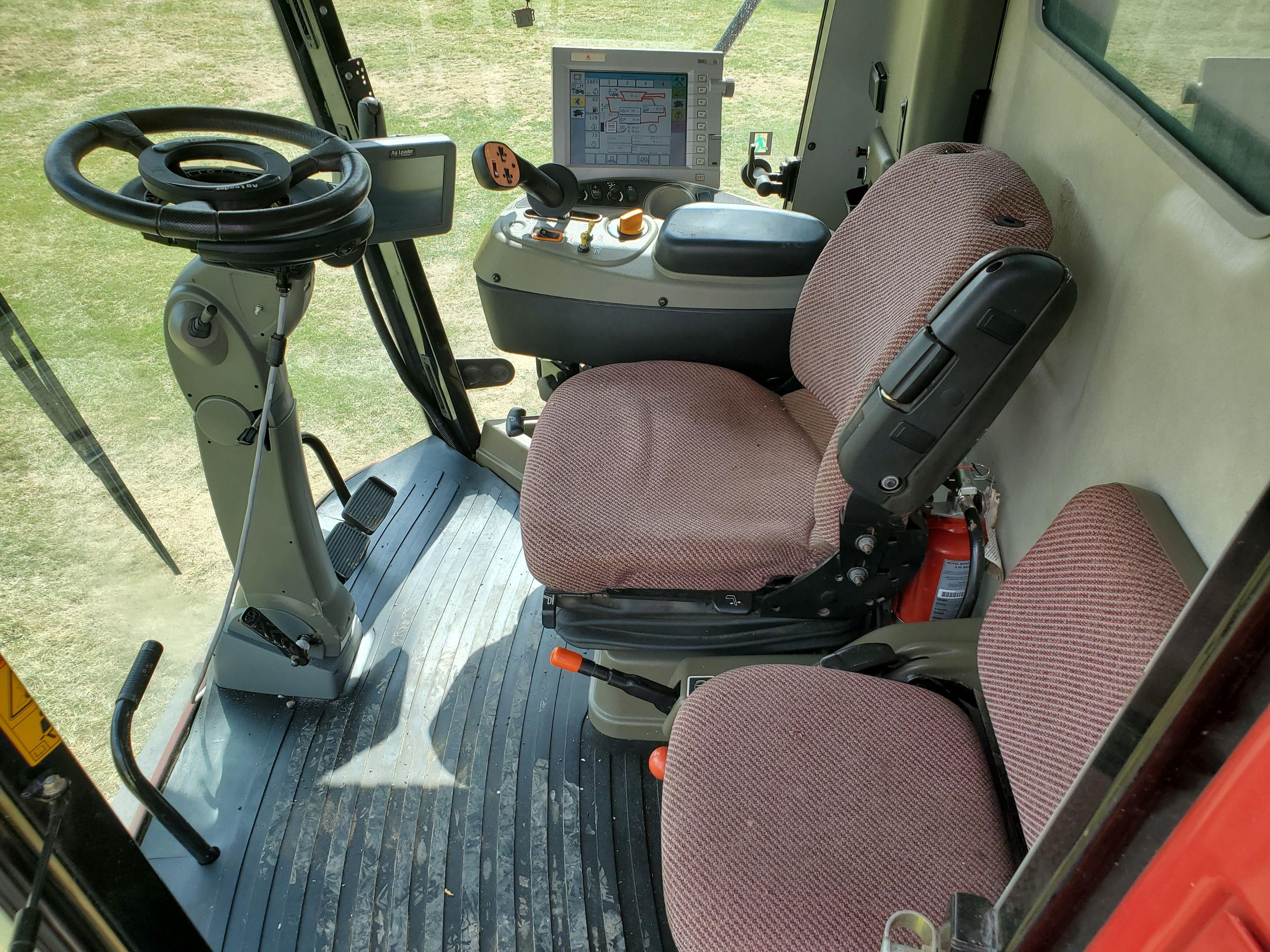 Massey Ferguson 9250 Draper Head , 40 Ft., Dynafles, Fore/Aft, $13,000 Spent on Bearings/Wobble Box/